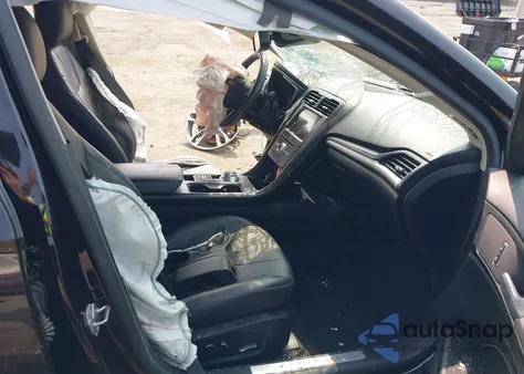 2019 Ford Fusion Titanium z USA, uszkodzony, nr VIN 3FA6P0D92KR247270